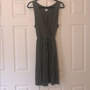 Green Sleeveless Waist-Tied Dress